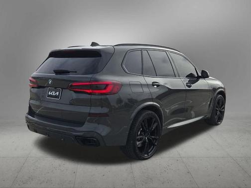 2022 BMW X5 M50i