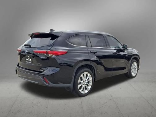 Midnight Black Metallic 2023 Toyota Highlander Hybrid Limited