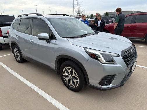 Ice Silver Metallic 2023 Subaru Forester Premium