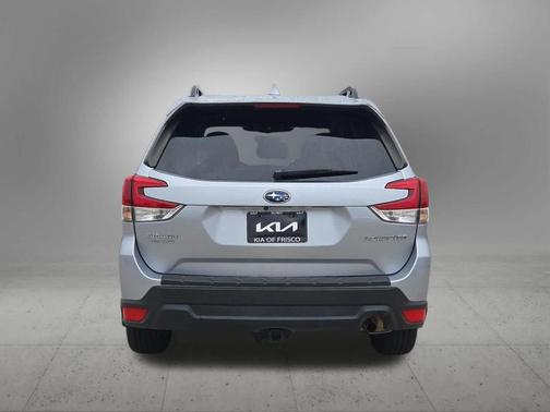 Ice Silver Metallic 2023 Subaru Forester Premium