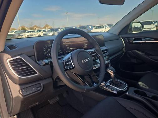 Snow White Pearl 2026 Kia Sportage Hybrid S