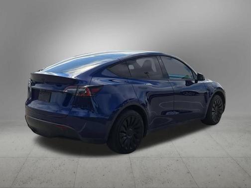 Blue 2022 Tesla Model Y Long Range