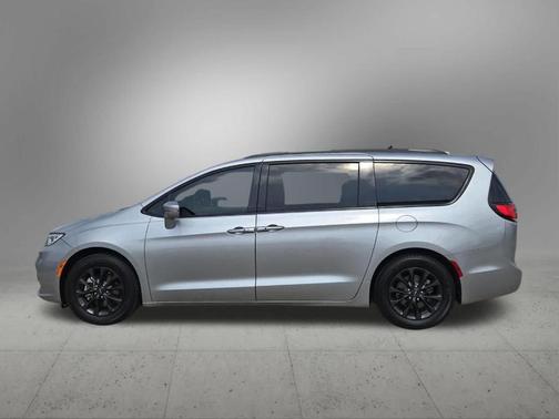 Billet Silver Metallic Clearcoat 2021 Chrysler Pacifica Touring