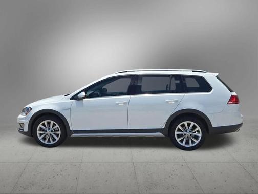 Pure White 2017 Volkswagen Golf Alltrack TSI SE