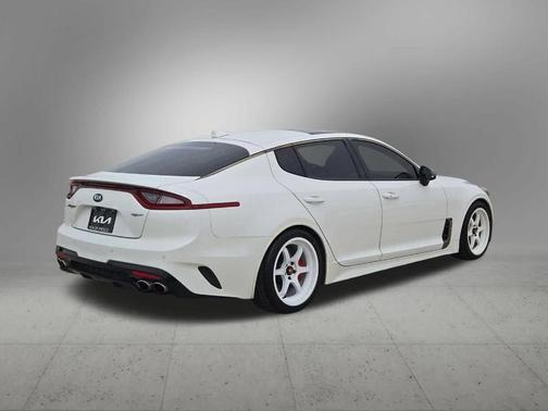Snow White Pearl 2018 Kia Stinger GT2