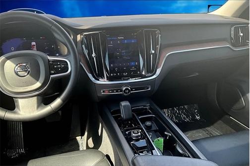 2024 Volvo S60 B5 PLUS DARK THEME