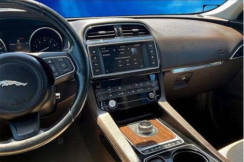 2017 Jaguar F-PACE 35T PRESTIGE