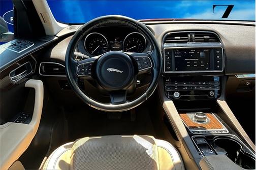 2017 Jaguar F-PACE 35T PRESTIGE