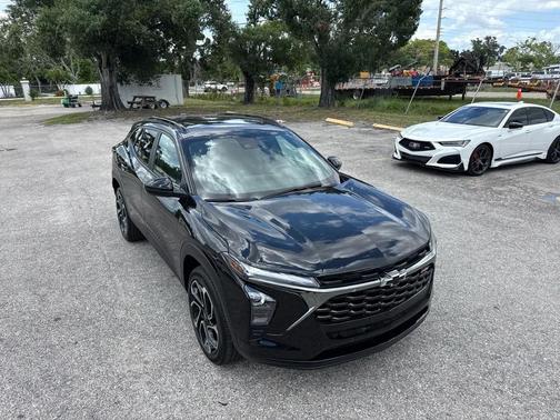 Black 2025 Chevrolet Trax FWD 2RS
