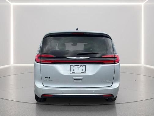 Silver Mist Clearcoat 2024 Chrysler Pacifica Limited