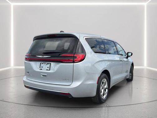 Silver Mist Clearcoat 2024 Chrysler Pacifica Limited