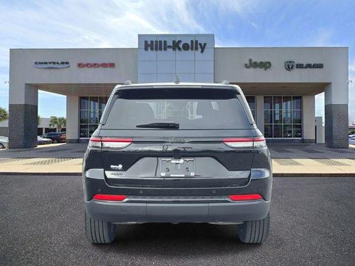 Diamond Black Crystal Pearlcoat 2025 Jeep Grand Cherokee Altitude