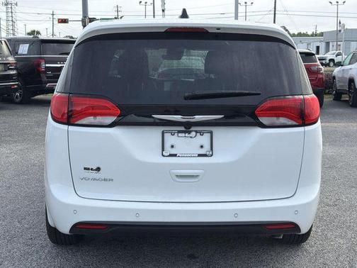 2026 Chrysler Voyager LX