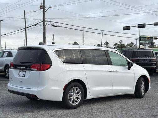 2026 Chrysler Voyager LX