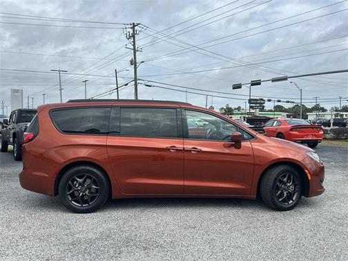 2018 Chrysler Pacifica Touring-L