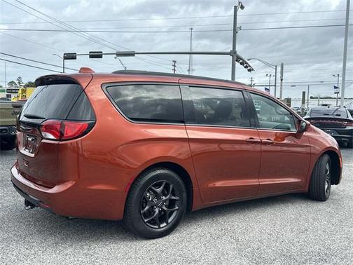 2018 Chrysler Pacifica Touring-L