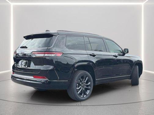 Diamond Black Crystal Pearlcoat 2026 Jeep Grand Cherokee L Limited