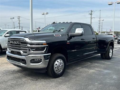 2025 RAM 3500 Laramie Crew Cab 4x4 8' Box