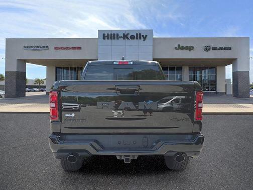 Diamond Black Crystal Pearlcoat 2026 RAM 1500 Laramie