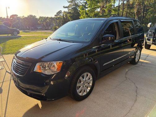 Brilliant Black Crystal Pearlcoat 2016 Chrysler Town & Country Touring