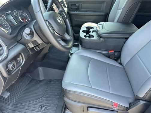 2025 RAM 2500 Tradesman Crew Cab 4x2 8' Box