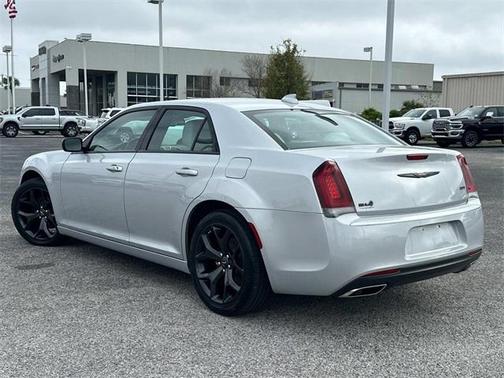 2022 Chrysler 300 Touring