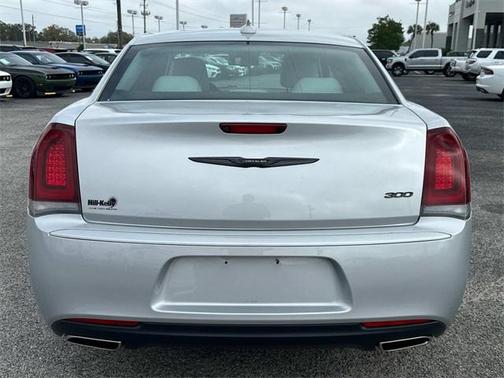 2022 Chrysler 300 Touring