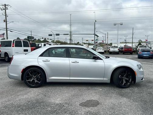 2022 Chrysler 300 Touring