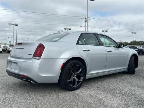 2022 Chrysler 300 Touring