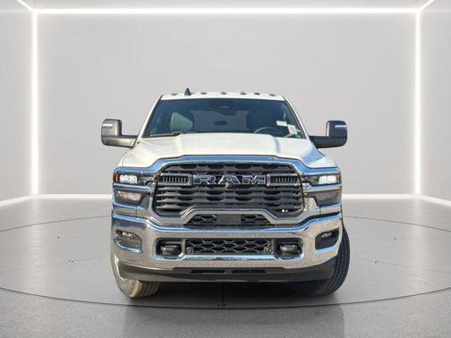 Bright White Clearcoat 2026 RAM 2500 Tradesman Crew Cab 4x4 6'4' Box