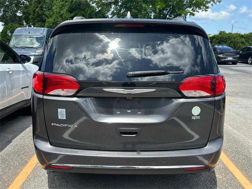 2018 Chrysler Pacifica Touring-L