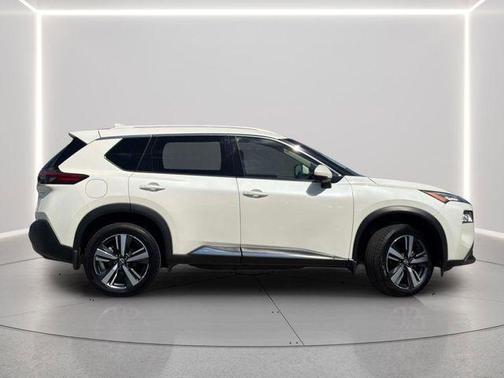 Pearl White Tricoat 2023 Nissan Rogue SL
