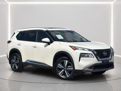Pearl White Tricoat 2023 Nissan Rogue SL