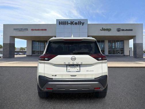 Pearl White Tricoat 2023 Nissan Rogue SL
