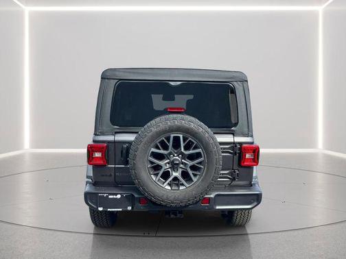 granite crystal metallic clearcoat 2026 Jeep Wrangler 4-Door Sahara 4x4