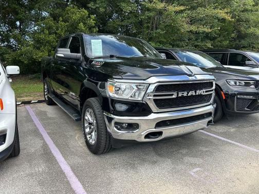 Diamond Black Crystal Pearlcoat 2022 RAM 1500 Big Horn/Lone Star