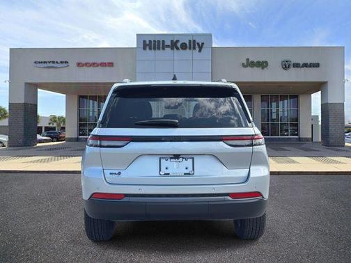 Silver Zynith 2026 Jeep Grand Cherokee Altitude