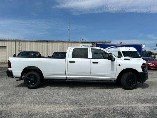 2025 RAM 2500 Tradesman Crew Cab 4x2 8' Box