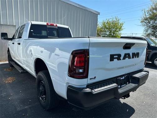 2025 RAM 2500 Tradesman Crew Cab 4x2 8' Box