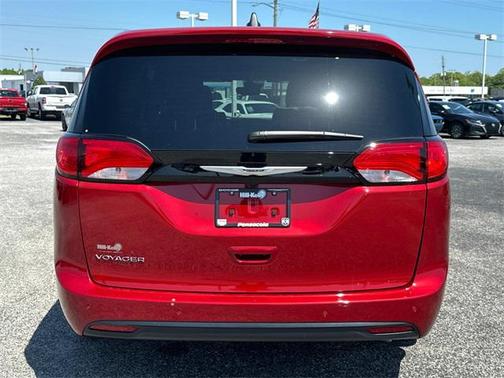 2025 Chrysler Voyager LX
