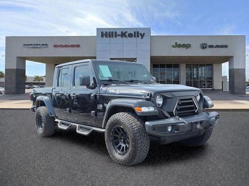 Black Clearcoat 2022 Jeep Gladiator Altitude 4x4