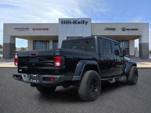 Black Clearcoat 2022 Jeep Gladiator Altitude 4x4