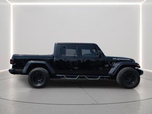 Black Clearcoat 2022 Jeep Gladiator Altitude 4x4