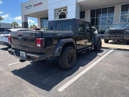 Black Clearcoat 2022 Jeep Gladiator Altitude 4x4