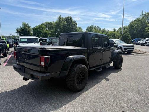 Black Clearcoat 2022 Jeep Gladiator Altitude 4x4