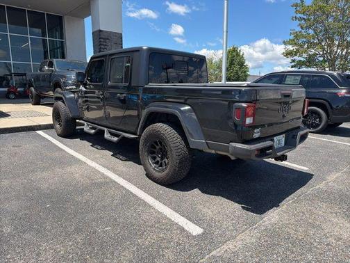 Black Clearcoat 2022 Jeep Gladiator Altitude 4x4