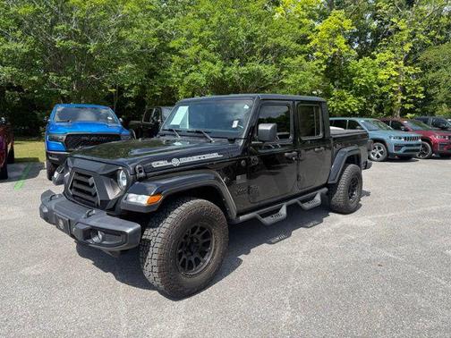 Black Clearcoat 2022 Jeep Gladiator Altitude 4x4