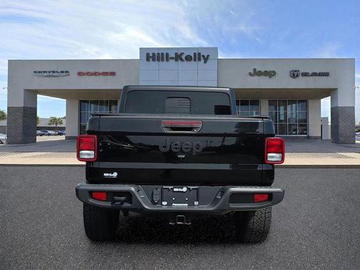Black Clearcoat 2022 Jeep Gladiator Altitude 4x4