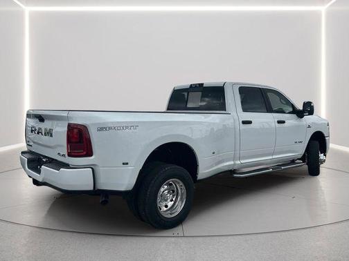 Bright White Clearcoat 2026 RAM 3500 Big Horn Crew Cab 4x4 8' Box