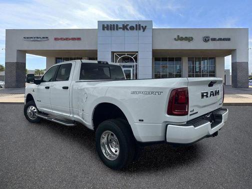 Bright White Clearcoat 2026 RAM 3500 Big Horn Crew Cab 4x4 8' Box